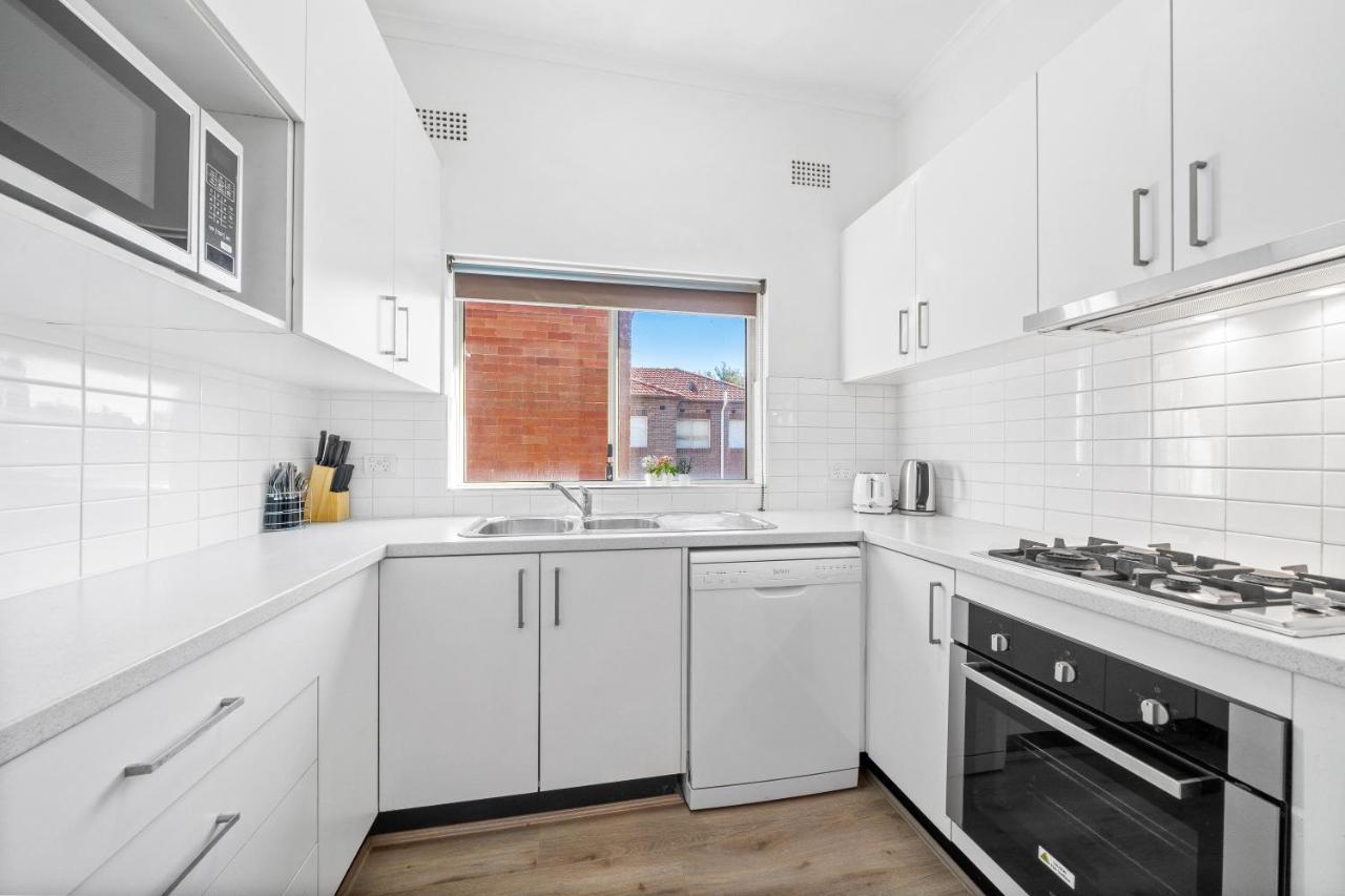 Burwood Newly Renovated 2 Bedroom Apartment シドニー エクステリア 写真