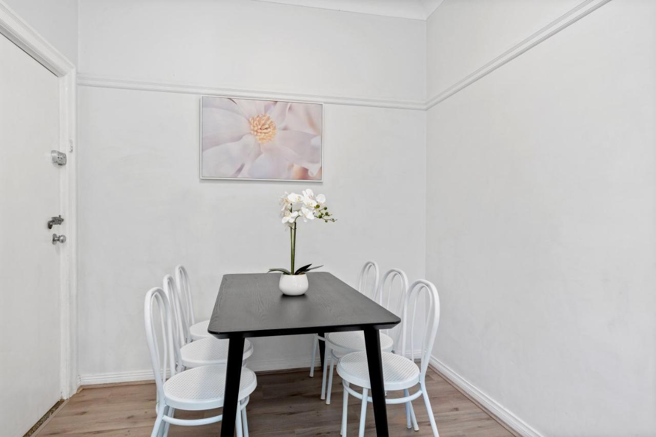 Burwood Newly Renovated 2 Bedroom Apartment シドニー エクステリア 写真
