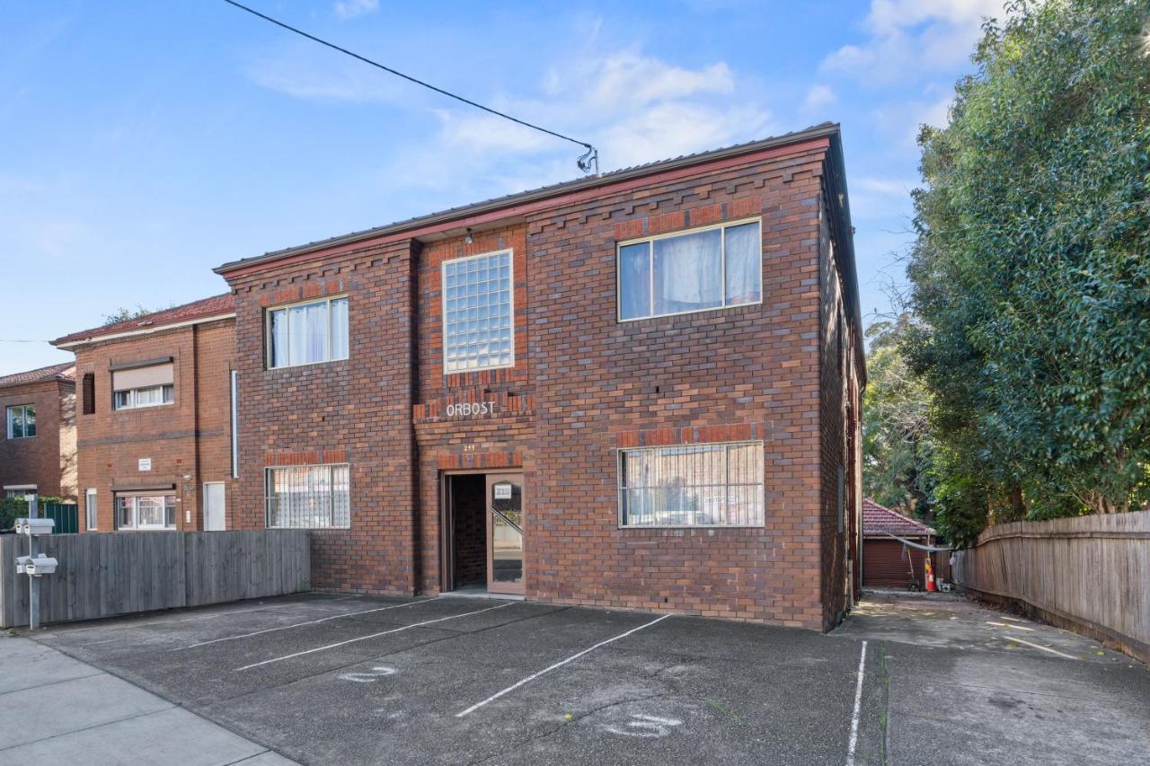 Burwood Newly Renovated 2 Bedroom Apartment シドニー エクステリア 写真