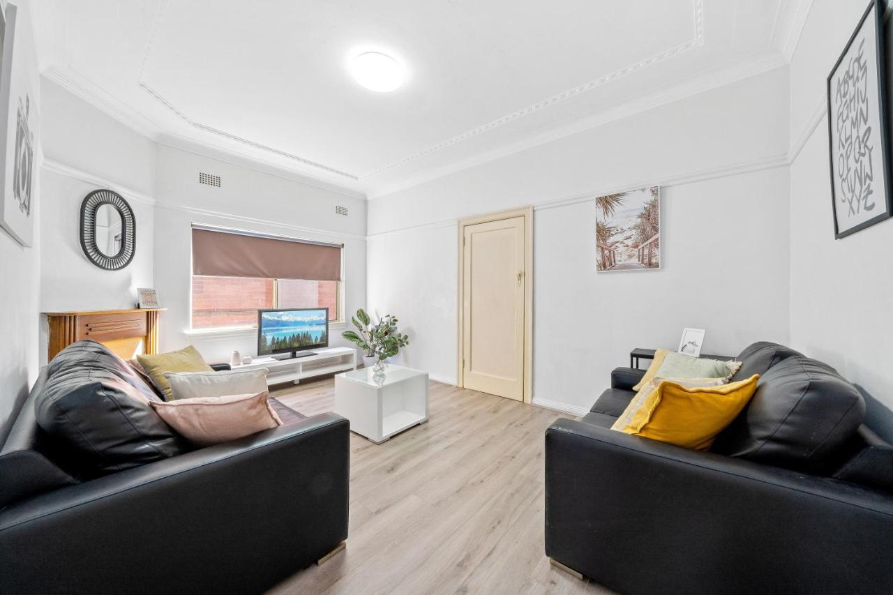 Burwood Newly Renovated 2 Bedroom Apartment シドニー エクステリア 写真