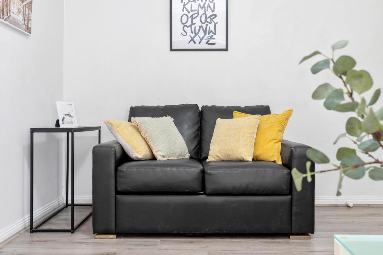Burwood Newly Renovated 2 Bedroom Apartment シドニー エクステリア 写真